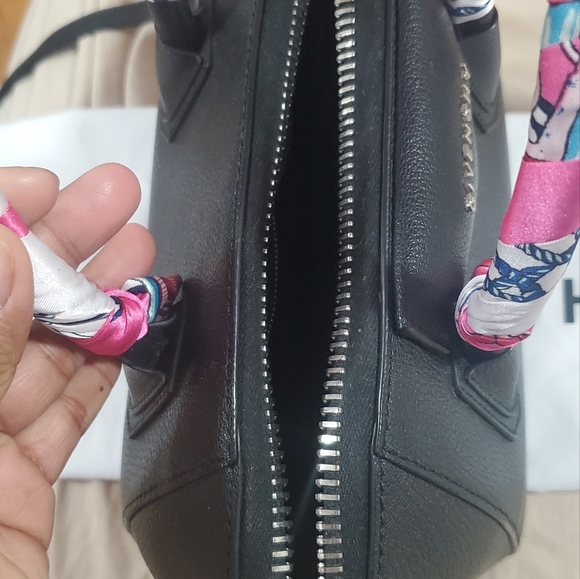 Mini Givenchy Antigona - Picture 2 of 11